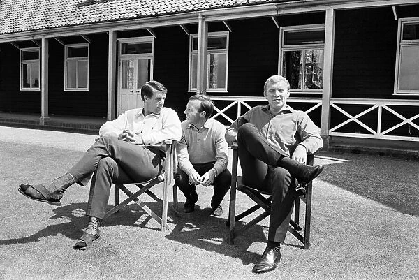England teamm mates, Geoff Hurst, Nobby Stiles & Bobby Moore take things easy at Hendon