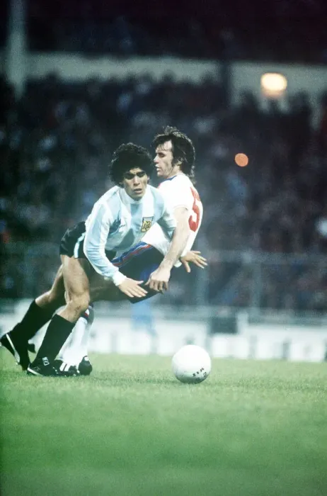 Framed Print : England v Argentina May 1980 Diego Maradona Dave Watson MSI Framed Print : England v Argentina May 1980 Diego Maradona Dave Watson MSI