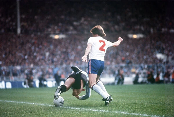 England v Argentina May 1980 Phil Neal fouls Diego Maradona CL13 649