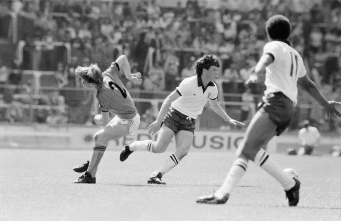 Framed Print : England v Netherlands Schoolboy International at Wembley Stadium, Saturday 9th June 1984 Framed Print : England v Netherlands Schoolboy International at Wembley Stadium, Saturday 9th June 1984