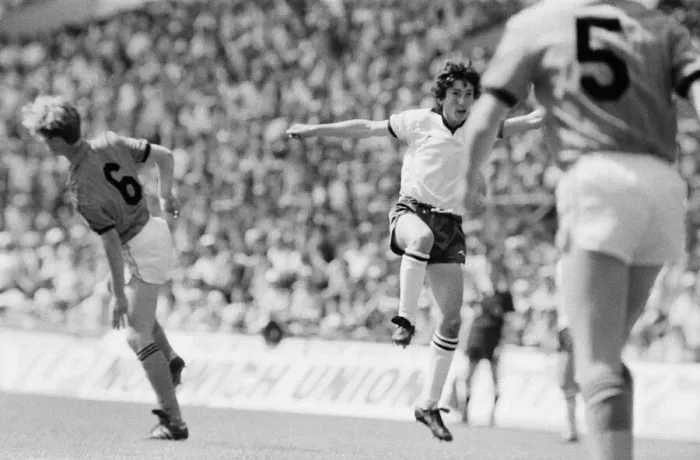 Framed Print : England v Netherlands Schoolboy International at Wembley Stadium, Saturday 9th June 1984