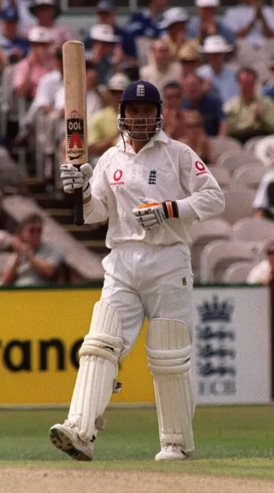 Framed Print : England v New Zealand Cricket Third Test August 1999 Mark Ramprakash salutes reaching
