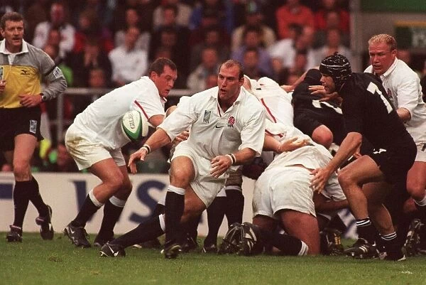 England v New Zealand Rugby Union World Cup 1999. Lawrence Dallaglio tries to get