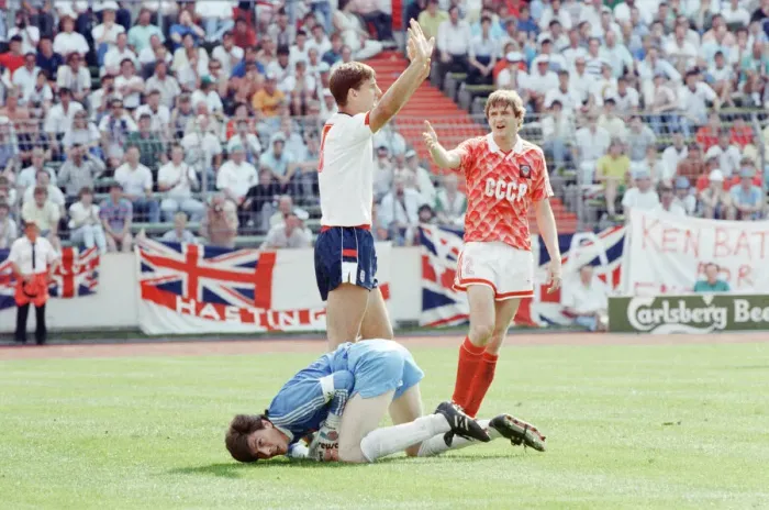Framed Print : England v Soviet Union 1-3 1988 European Championships, Hanover Germany Group Match B Framed Print : England v Soviet Union 1-3 1988 European Championships, Hanover Germany Group Match B