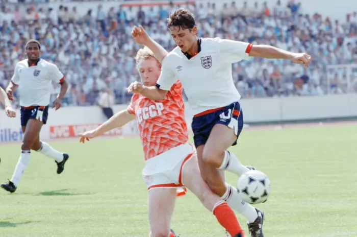 Framed Print : England v Soviet Union 1-3 1988 European Championships, Hanover Germany Group Match B Framed Print : England v Soviet Union 1-3 1988 European Championships, Hanover Germany Group Match B