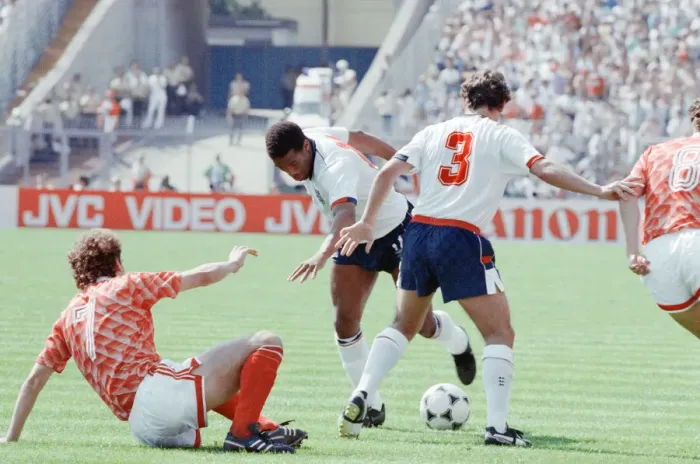 Framed Print : England v Soviet Union 1-3 1988 European Championships, Hanover Germany Group Match B Framed Print : England v Soviet Union 1-3 1988 European Championships, Hanover Germany Group Match B