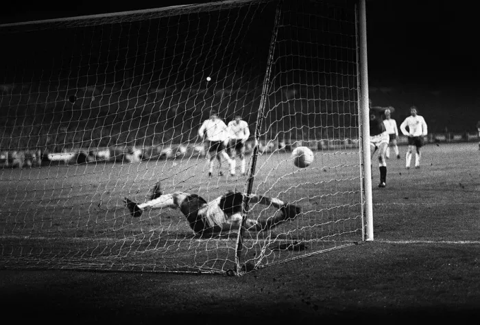 Framed Print : England v West Germany European Nations Cup 1972 1st leg at Wembley Gordon Framed Print : England v West Germany European Nations Cup 1972 1st leg at Wembley Gordon