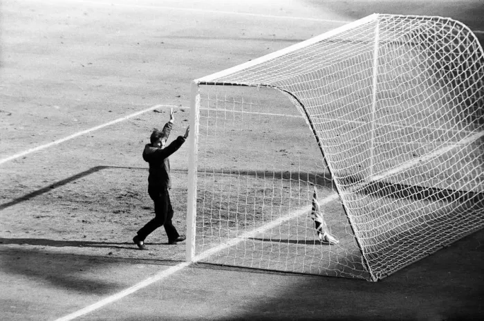 Framed Print : England v West Germany World Cup Final 30th July 1966. Amid the happy frenzy