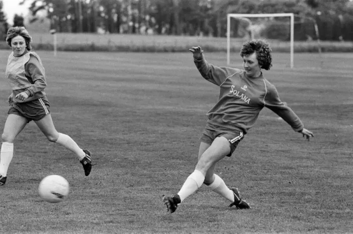 Framed Print : England Womens Football Team, pictured during training session ahead of their Framed Print : England Womens Football Team, pictured during training session ahead of their