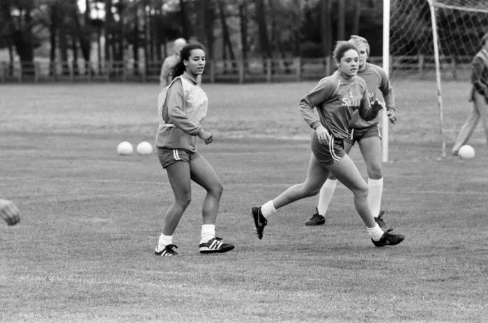 Framed Print : England Womens Football Team, pictured during training session ahead of their Framed Print : England Womens Football Team, pictured during training session ahead of their