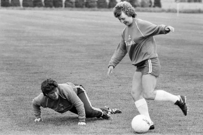 Framed Print : England Womens Football Team, pictured during training session ahead of their Framed Print : England Womens Football Team, pictured during training session ahead of their