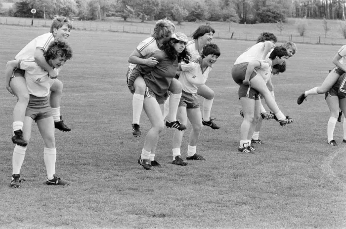 Framed Print : England Womens Football Team, pictured during training session ahead of their Framed Print : England Womens Football Team, pictured during training session ahead of their