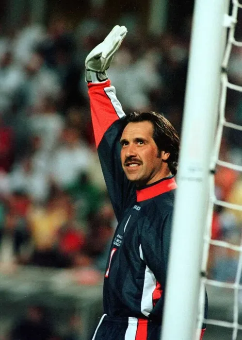 Framed Print : Englands goalkeeper David Seaman celebrates after England beat Colombia in Lens Framed Print : Englands goalkeeper David Seaman celebrates after England beat Colombia in Lens