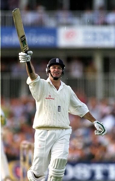 Englands Graeme Hick celebrates century August 1998 in test match against Sri