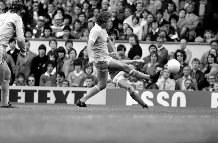 Framed Print : English Division 1. Arsenal 2 v. Stoke 0. September 1980 LF04-25-068 Framed Print : English Division 1. Arsenal 2 v. Stoke 0. September 1980 LF04-25-068