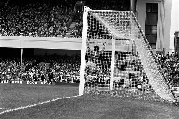 English Division 1. Arsenal 2 v. Stoke 0. September 1980 LF04-25-056