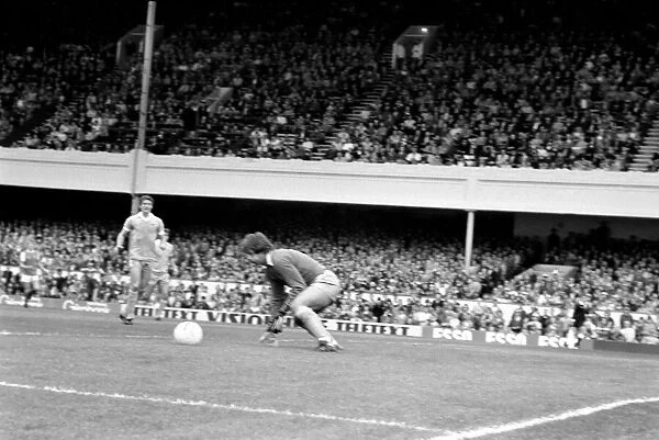 English Division 1. Arsenal 2 v. Stoke 0. September 1980 LF04-25-066