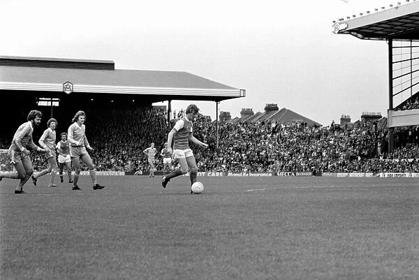 English Division 1. Arsenal 2 v. Stoke 0. September 1980 LF04-25-047