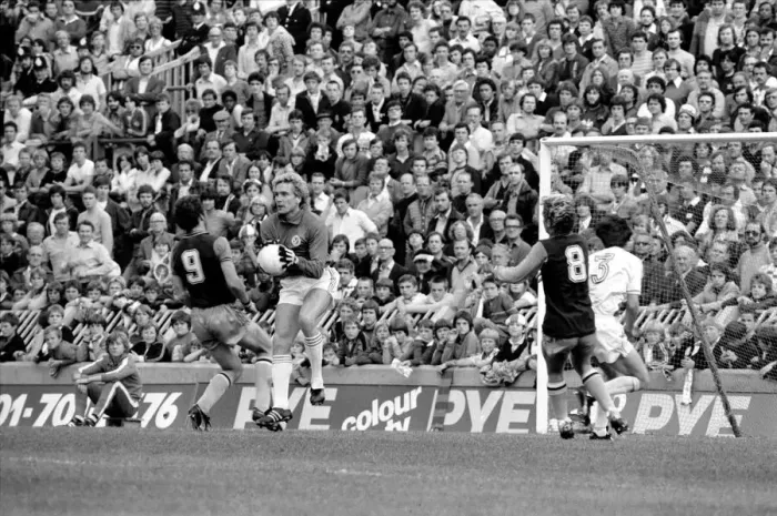 Framed Print : English Division 1. Crystal Palace 0 v. Aston Villa 1. September 1980 LF04-34-013