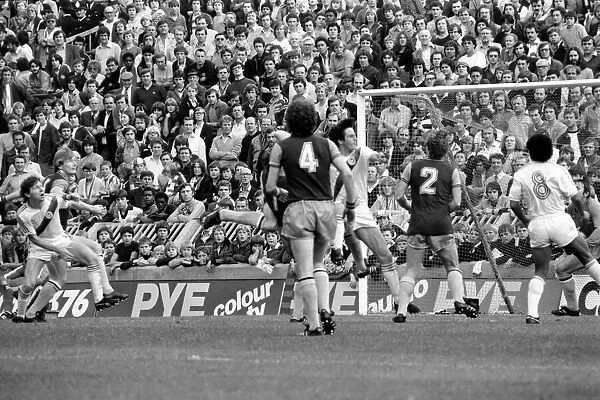English Division 1. Crystal Palace 0 v. Aston Villa 1. September 1980 LF04-34-073