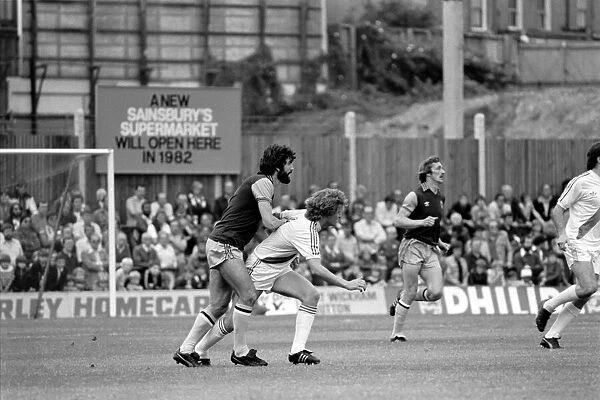 English Division 1. Crystal Palace 0 v. Aston Villa 1. September 1980 LF04-34-113