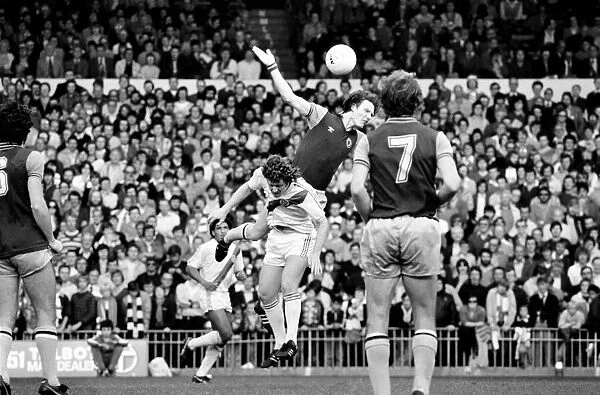 English Division 1. Crystal Palace 0 v. Aston Villa 1. September 1980 LF04-34-063