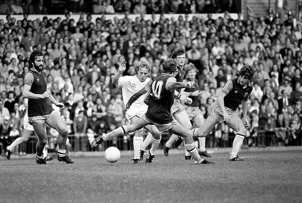 English Division 1. Crystal Palace 0 v. Aston Villa 1. September 1980 LF04-34-089