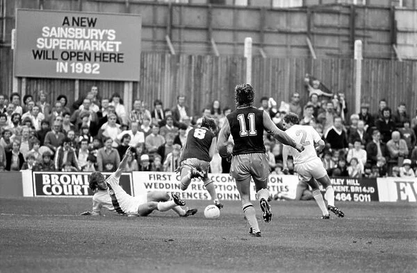 English Division 1. Crystal Palace 0 v. Aston Villa 1. September 1980 LF04-34-079