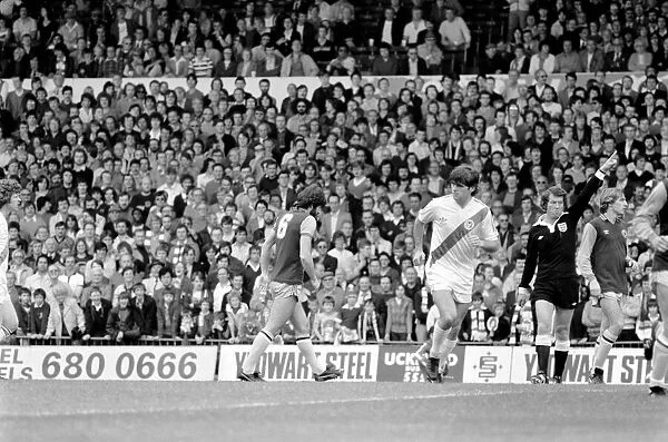 English Division 1. Crystal Palace 0 v. Aston Villa 1. September 1980 LF04-34-128
