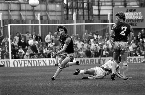 English Division 1. Crystal Palace 0 v. Aston Villa 1. September 1980 LF04-34-027