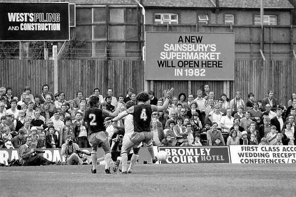 English Division 1. Crystal Palace 0 v. Aston Villa 1. September 1980 LF04-34-005