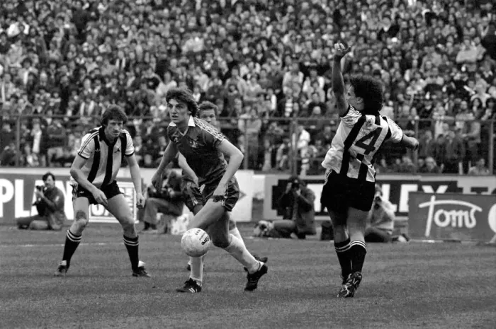 Framed Print : English Division 2 football. Chelsea 1 v. Notts County 0. April 1980 LF03-01-093 Framed Print : English Division 2 football. Chelsea 1 v. Notts County 0. April 1980 LF03-01-093