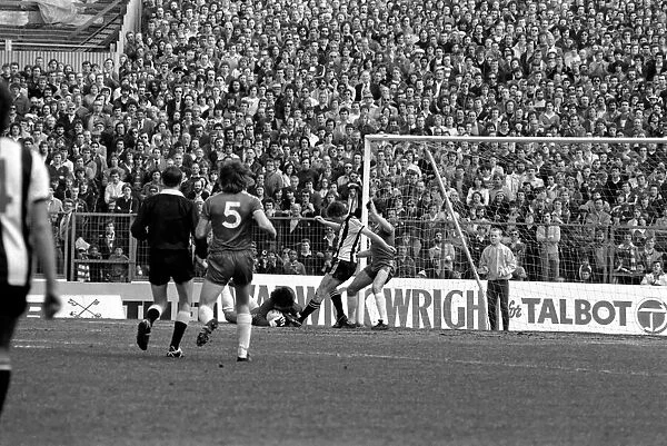 English Division 2 football. Chelsea 1 v. Notts County 0. April 1980 LF03-01-073