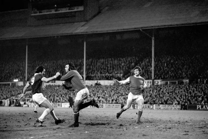 Framed Print : English FA Cup Fifth Round Replay Leicester City 1 v Arsenal 1 Action Framed Print : English FA Cup Fifth Round Replay Leicester City 1 v Arsenal 1 Action