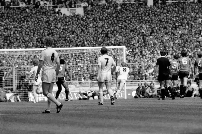 Framed Print : English FA Cup Final at Wembley Stadium. Tottenham Hotspur 1 v Queens Park Rangers 1 Framed Print : English FA Cup Final at Wembley Stadium. Tottenham Hotspur 1 v Queens Park Rangers 1