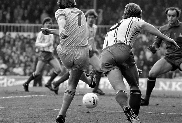 English FA Cup Fourth Round match. Sunderland 0 v Liverpool 3. January 1982 MF05-20-040
