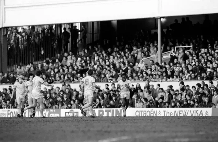 Framed Print : English FA Cup Fourth Round match at Highbury. Arsenal 1 v Leeds United 1 Framed Print : English FA Cup Fourth Round match at Highbury. Arsenal 1 v Leeds United 1