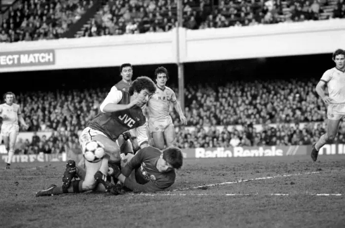 Framed Print : English FA Cup Fourth Round match at Highbury. Arsenal 1 v Leeds United 1 Framed Print : English FA Cup Fourth Round match at Highbury. Arsenal 1 v Leeds United 1