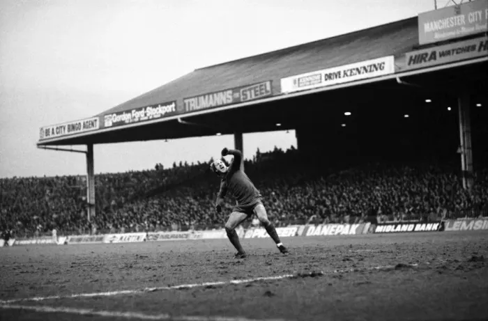 Framed Print : English FA Cup fourth round match at Maine Road. Manchester City 1 v Coventry City 3