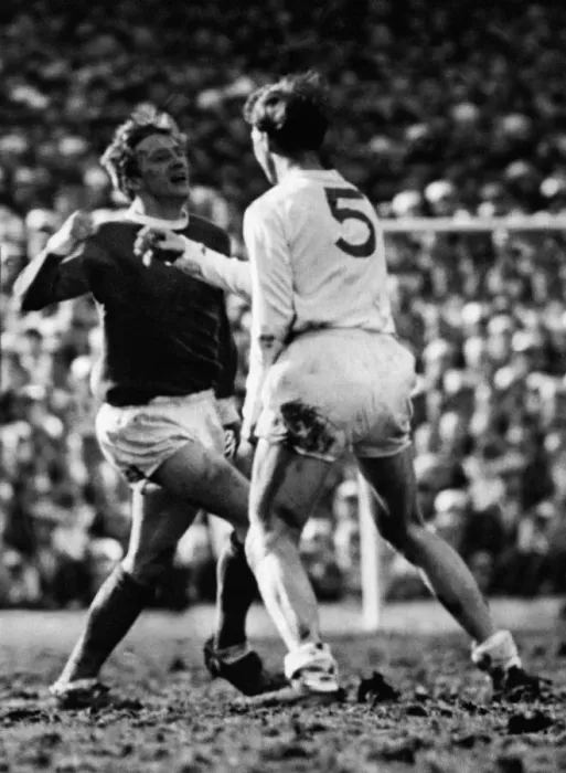 Framed Print : English FA Cup Manchester United 0-0 Leeds United. Denis Law raises his fist to Framed Print : English FA Cup Manchester United 0-0 Leeds United. Denis Law raises his fist to