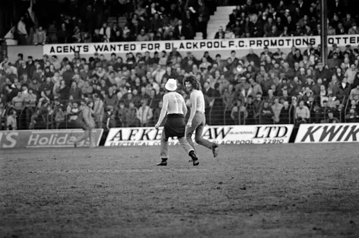 Framed Print : English FA Cup match. Blackpool 0 v Queens Park Rangers 0. January 1982 MF05-17-032 Framed Print : English FA Cup match. Blackpool 0 v Queens Park Rangers 0. January 1982 MF05-17-032