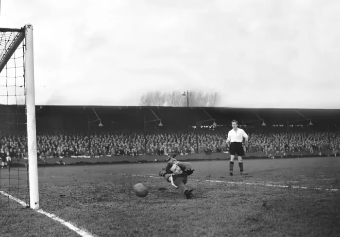 Framed Print : English FA Cup match. Bristol Rovers 1 v Chelsea 3. Action from the match Framed Print : English FA Cup match. Bristol Rovers 1 v Chelsea 3. Action from the match