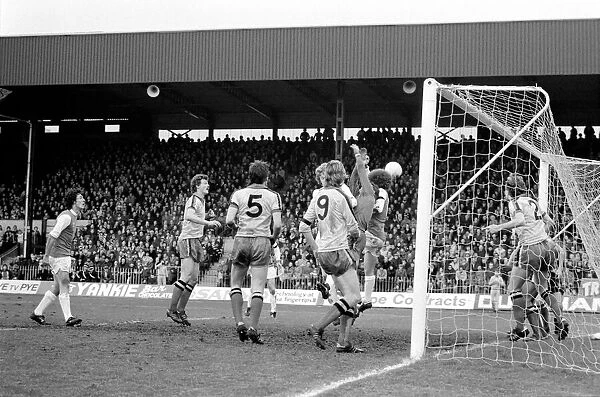 English FA Cup match at Vicarage Road. Watford 1 v Arsenal 2. March 1980 LF02-03-092