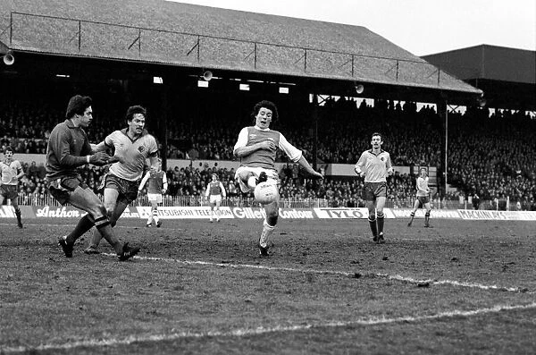 English FA Cup match at Vicarage Road. Watford 1 v Arsenal 2. March 1980 LF02-03-043
