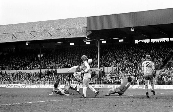 English FA Cup match at Vicarage Road. Watford 1 v Arsenal 2. March 1980 LF02-03-064