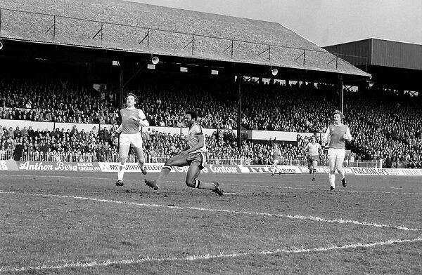 English FA Cup match at Vicarage Road. Watford 1 v Arsenal 2. March 1980 LF02-03-024