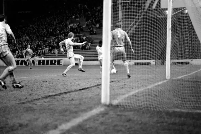 Framed Print : English FA Cup Third round match at Maine Road. Manchester City 3 v Cardiff City 1 Framed Print : English FA Cup Third round match at Maine Road. Manchester City 3 v Cardiff City 1