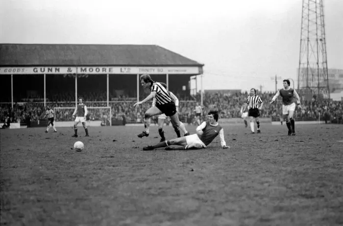 Framed Print : English FA Cup Third round match. Notts County 0 v Arsenal 1