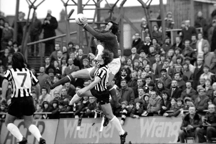 Framed Print : English FA Cup Third round match. Notts County 0 v Arsenal 1