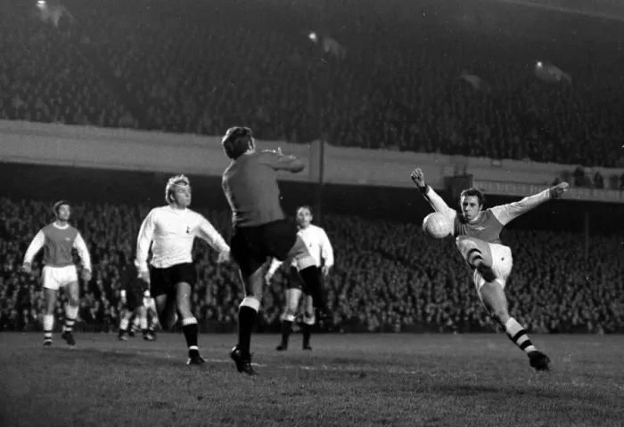 Framed Print : English League Cup Semi Final First Leg match at Highbury Framed Print : English League Cup Semi Final First Leg match at Highbury